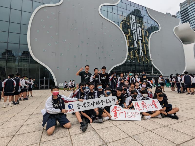 臺中市大甲區大甲國民中學校友會 臺中市大甲區大甲國民中學校友會