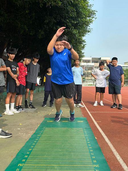 臺中市大甲區大甲國民中學校友會