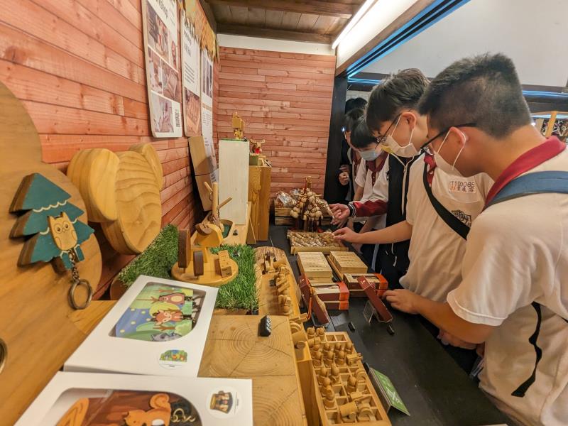 臺中市大甲區大甲國民中學校友會 臺中市大甲區大甲國民中學校友會