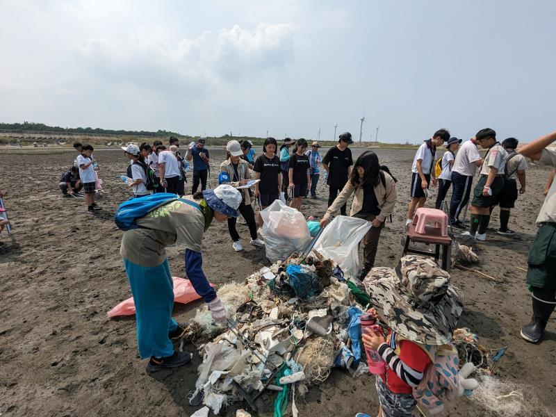 臺中市大甲區大甲國民中學校友會 臺中市大甲區大甲國民中學校友會