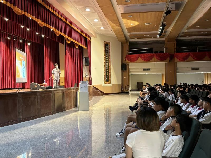 臺中市大甲區大甲國民中學校友會 臺中市大甲區大甲國民中學校友會