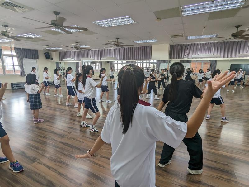 臺中市大甲區大甲國民中學校友會 臺中市大甲區大甲國民中學校友會