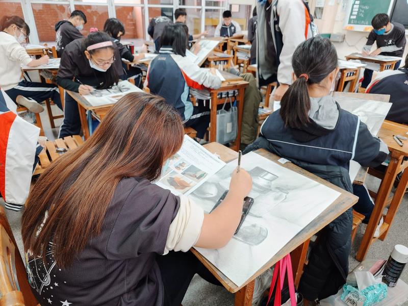臺中市大甲區大甲國民中學校友會 臺中市大甲區大甲國民中學校友會