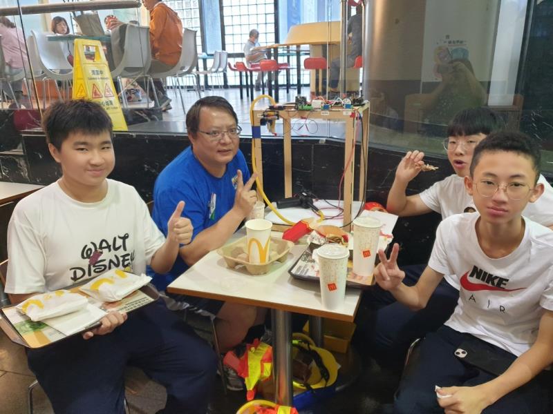 臺中市大甲區大甲國民中學校友會 臺中市大甲區大甲國民中學校友會