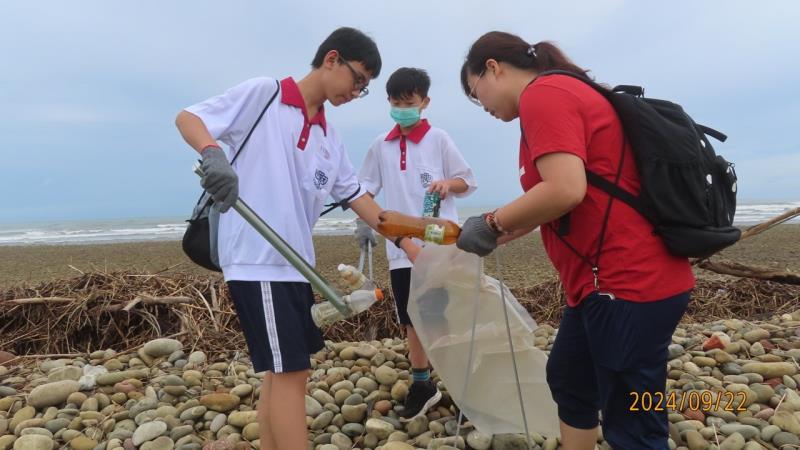 臺中市大甲區大甲國民中學校友會 臺中市大甲區大甲國民中學校友會