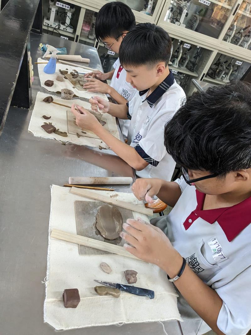 臺中市大甲區大甲國民中學校友會 臺中市大甲區大甲國民中學校友會