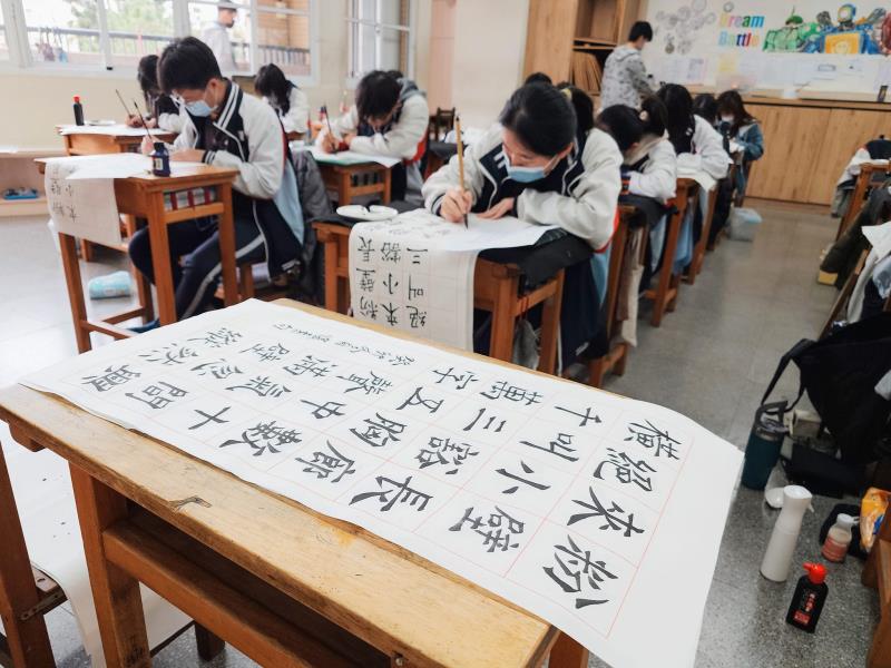 臺中市大甲區大甲國民中學校友會 臺中市大甲區大甲國民中學校友會